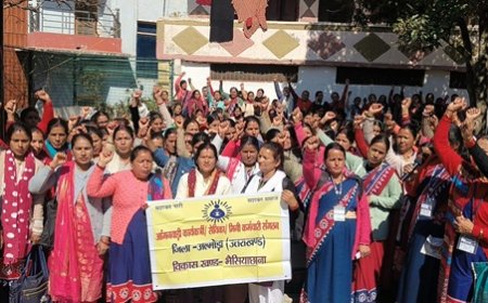 अल्मोड़ा: मानदेय वृद्धि को लेकर आंगनबाड़ी कार्यकर्ताओं का हल्ला बोल