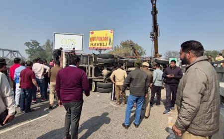 दिल्ली-अमृतसर राष्ट्रीय राजमार्ग पर ट्रक पलटा, दो की मौत, हादसे के बाद हाईवे पर लंबा जाम