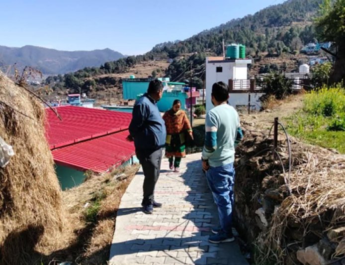 गरुड़ के विकास कार्यों में लापरवाही पर नगर पंचायत अध्यक्ष का कड़ा रुख