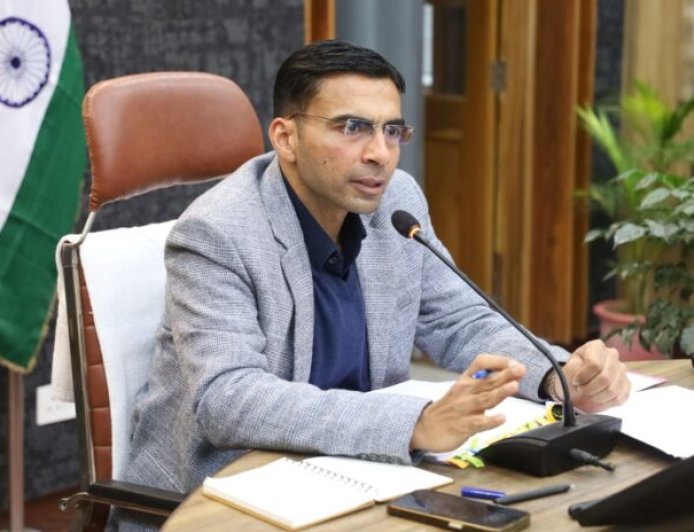 जिला प्रशासन ने 11 लाख की पैनल्टी लगाई; 80 लाख की अतिरिक्त आरसी जारी