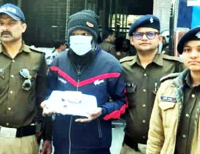 बनभूलपुरा में बर्खास्त कर्मचारी के घर छापा, भारी मात्रा में अवैध हथियारों का जखीरा बरामद