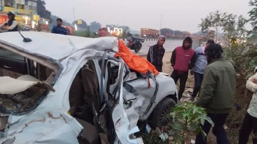बिहार के भोजपुर में दर्दनाक सड़क हादसा: खड़े ट्रक से टकराई तेज रफ्तार कार, तीन दोस्तों की मौके पर मौत, एक गंभीर रूप से घायल