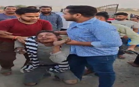 दिनदहाड़े महिला से मोबाइल लूटः भागते वक्त बदमाशों की बाइक हो गई दुर्घटनाग्रस्त, भीड़ ने आरोपियों की जमकर पिटाई की, पुलिस ने अस्पताल में भर्ती कराया