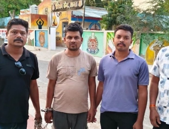 रायपुर सेंट्रल जेल से फरार आरोपी चंद्रवीर उर्फ पिंटू आगरा में गिरफ्तार, 15 साल की सजा का सामना