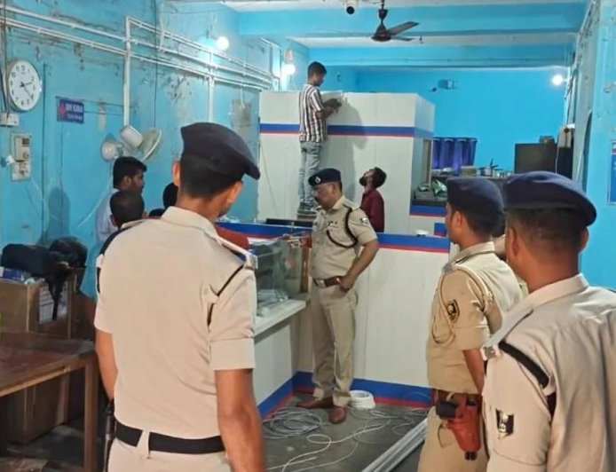 मधेपुरा में दिनदहाड़े बैंक लूट: हथियार के बल पर अपराधियों ने किया सामूहिक हमला
