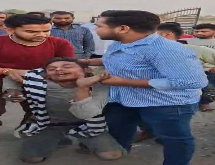 सिंगरौली में दिनदहाड़े महिला से मोबाइल लूट, बदमाशों की बाइक हुई दुर्घटनाग्रस्त, भीड़ ने की पिटाई