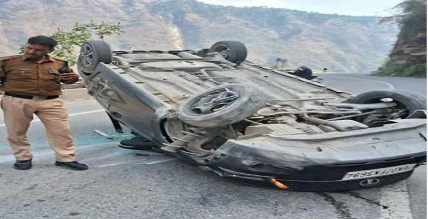 बदरीनाथ हाईवे पर अनियंत्रित होकर सड़क पर पलटी कार, चालक गंभीर घायल