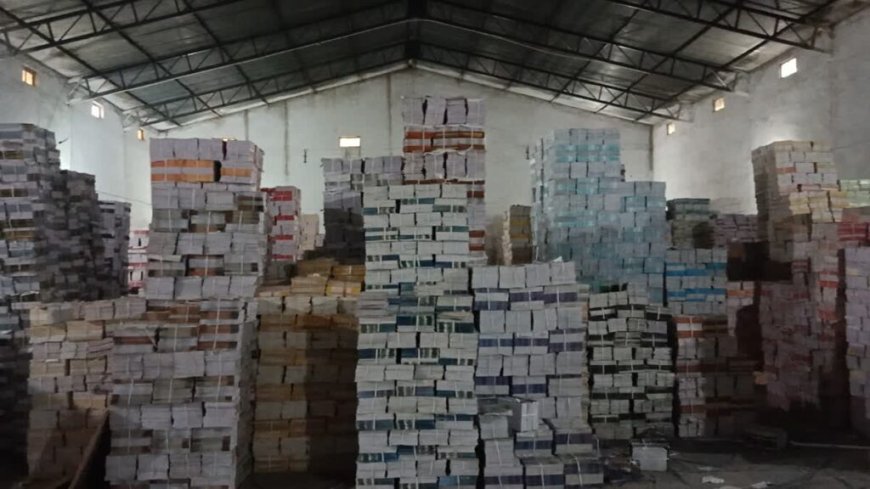 रुद्रपुर में NCERT किताबों का बड़ा जखीरा पकड़ा, प्रशासन-पुलिस की कार्रवाई