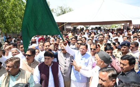 मुख्यमंत्री ने चार धाम यात्रा को हरी झंडी दिखाकर किया शुभारंभ - ऋषिकेश में ऐतिहासिक कदम