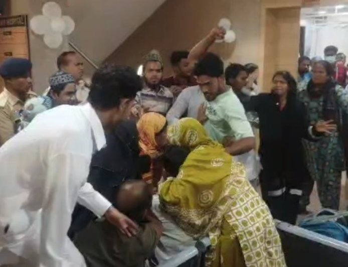 नवकार हॉस्पिटल में विवाद: मायके और ससुराल पक्ष के बीच गंभीर मारपीट, महिला का इलाज जारी