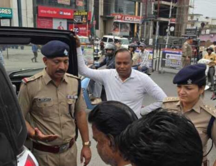 दून में ऑपरेशन प्रहार: अपराधियों पर कानून का शिकंजा कसा