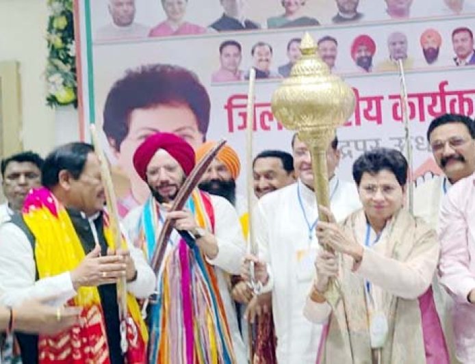 “कुर्मारी शैलजा की स्पष्ट चेतावनी: ‘बैठे रहोगे तो वोट नहीं मिलेंगे’ - उत्तराखंड कांग्रेस की नई चुनौती