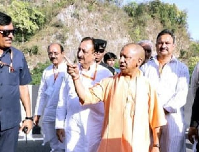 योगी आदित्यनाथ ने पीएम मोदी के दौरे से पहले दी व्यवस्थाओं को अंतिम रूप