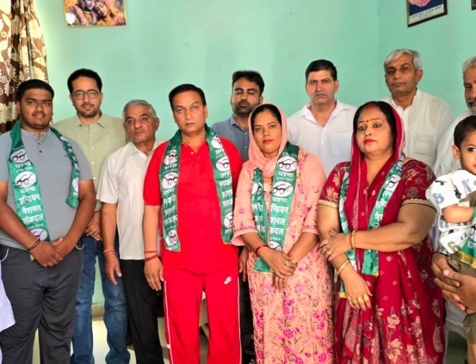 सोनीपत नगर निगम चुनाव: इनेलो ने आनंद खत्री को बनाया उम्मीदवार, भाजपा की पूनम रोहिल्ला ने किया पार्टी में शामिल