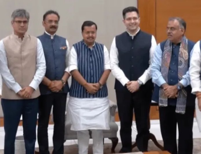 राघव चड्ढा सहित बागी सांसदों का भाजपा में शामिल होना, नए राजनीतिक समीकरण का संकेत