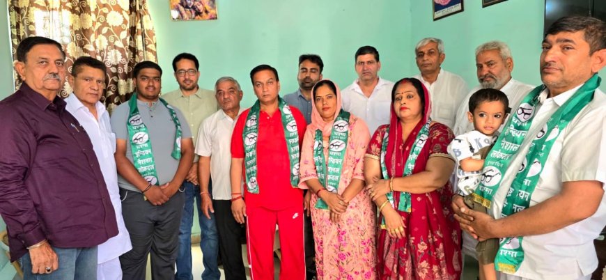 सोनीपत नगर निगम चुनाव: इनेलो ने आनंद खत्री को बनाया उम्मीदवार, भाजपा की पूनम रोहिल्ला ने किया पार्टी में शामिल