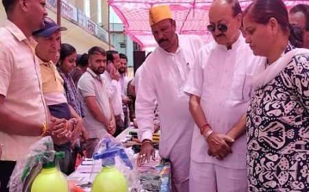 अल्मोड़ा: सल्ट के खुमाड़ में बहुद्देश्यीय शिविर के दौरान 16 शिकायतें मिलीं