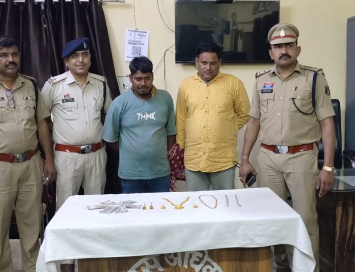 कोरबा में अधिवक्ता के घर चोरी का खुलासा: पुलिस ने 8 लाख का सामान बरामद किया, 2 आरोपी गिरफ्तार