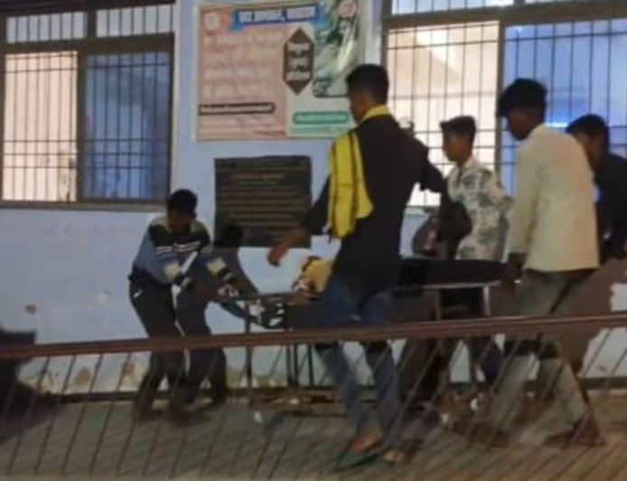 सासाराम में चारे के विवाद को लेकर युवक पर हमला, अस्पताल में चल रहा है इलाज