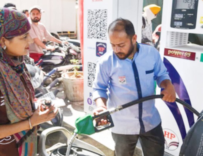 पेट्रोल-डीजल फिर बढ़े, जानें दिल्ली से मुंबई तक नए रेट