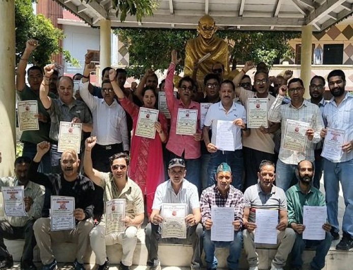 कैमिस्टों की हड़ताल: ई-फार्मेसी के खिलाफ अल्मोड़ा में दवा व्यवसायियों ने की पूरी ताकत
