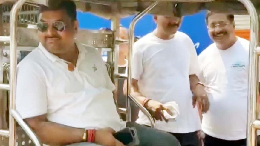 प्रधानमंत्री मोदी की तेल बचत अपील का असर: मंत्री गजेंद्र यादव ने छोड़ी लग्जरी गाड़ी, अपनाया ई-रिक्शा
