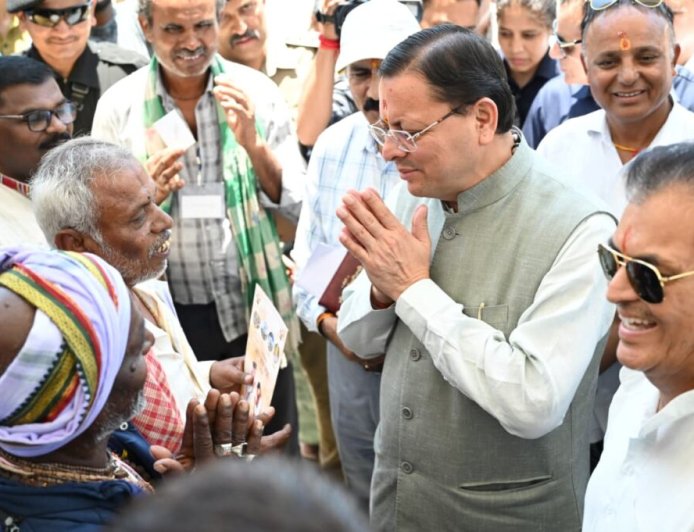 मुख्यमंत्री पुष्कर सिंह धामी ने ऋषिकेश स्थित ट्रांजिट कैंप का औचक निरीक्षण किया
