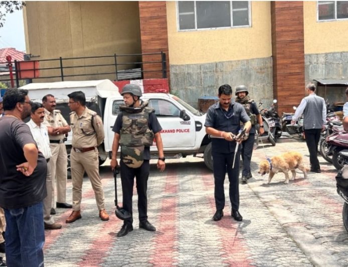 देहरादून और मसूरी में बम धमकी की सूचना पर पुलिस व सुरक्षा एजेंसियां सक्रिय