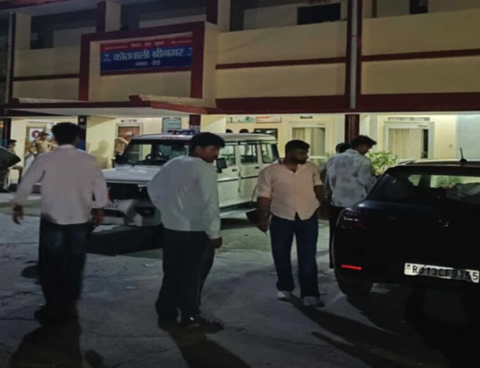 श्रीनगर में ओवरटेक को लेकर भड़की हिंसा, स्थानीय युवकों और राजस्थान के यात्रियों में मारपीट; 10 लोगों को पुलिस ने हिरासत में लिया