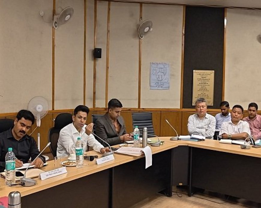 अल्मोड़ा में 25 सूत्रीय कार्यक्रम के लक्ष्यों का समयबद्ध पालन सुनिश्चित करने की जरूरत: अंशुल सिंह