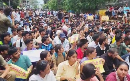 उत्तराखंड बेरोजगारों का सचिवालय की ओर मार्च, भर्ती प्रक्रिया तेज करने की मांग