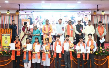 संस्कार और शिक्षा: भारत के भविष्य की नींव, मुख्यमंत्री ने मेधावी विद्यार्थियों को किया सम्मानित