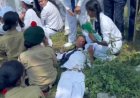 तिरंगा यात्रा में बच्चों की बिगड़ी तबीयत, कई छात्र बेहोश होकर सड़क पर गिरे