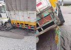 बदरीनाथ हाईवे पर फिर धंसी सड़क: करोड़ों की मरम्मत के बाद भी क्यों है चिंताएँ?