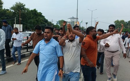 रुद्रपुर में वाल्मीकि समाज का उग्र प्रदर्शन, गिरफ्तारी की मांग को लेकर हाईवे जाम; प्रशासन को दी चेतावनी
