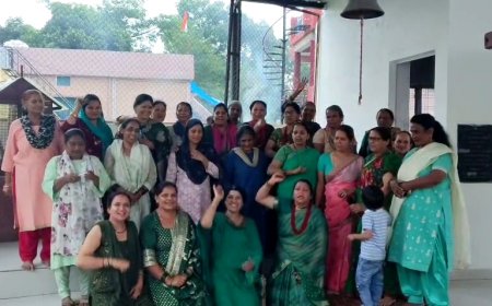 थानी गांव की महिलाओं ने नशे के खिलाफ उठाया कदम, लाठी-डंडों के साथ किया पहरा