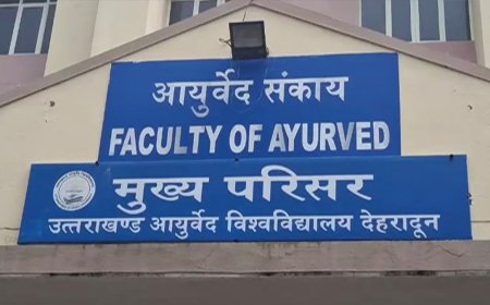 Uttarakhand आयुर्वेद विश्वविद्यालय में फिर भड़का छात्रों का गुस्सा, 2 छात्राओं समेत 4 छात्र पानी की टंकी पर चढ़े