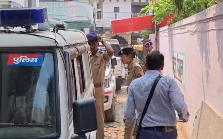 ​छपरा के एक होटल में पुलिस की अचानक छापेमारी, ​कई युवक-युवतियां हिरासत में