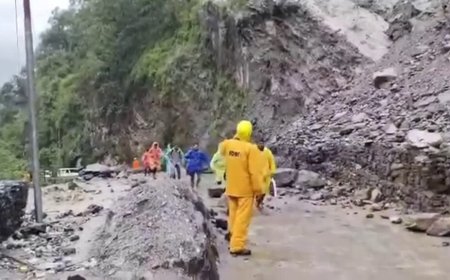 केदारनाथ पैदल मार्ग पर टूटा पहाड़, भारी बोल्डर की चपेट में यात्री की मौत