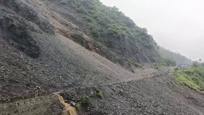बारिश से बिगड़े हालात: NH-34 समेत कई मार्ग बाधित, उफनते गदेरों ने बढ़ाई मुश्किल