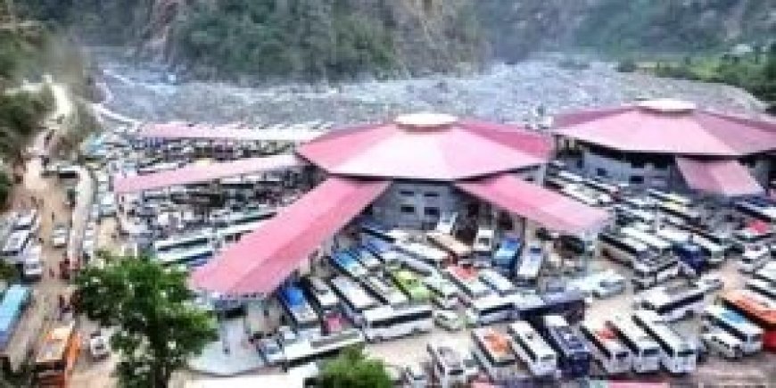 बस सेवाओं के विवाद से चारधाम यात्रा प्रभावित, श्रद्धालुओं की बढ़ी परेशानी