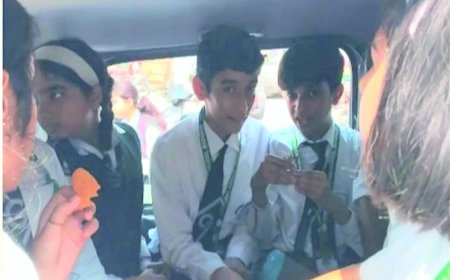 रुड़की में स्कूलों के परिवहन पर सख्ती, 7 सीटर वैन में पाए गए 18 बच्चे