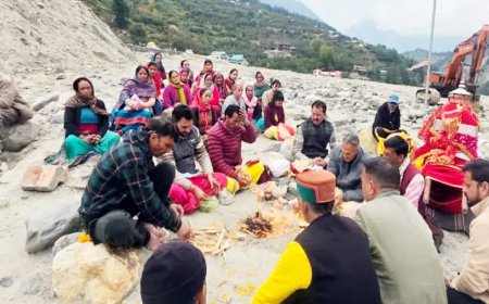 धराली आपदा में दबे प्राचीन कल्प केedar मंदिर की खोज, नवरात्रि पर ग्रामीणों ने की खुदाई