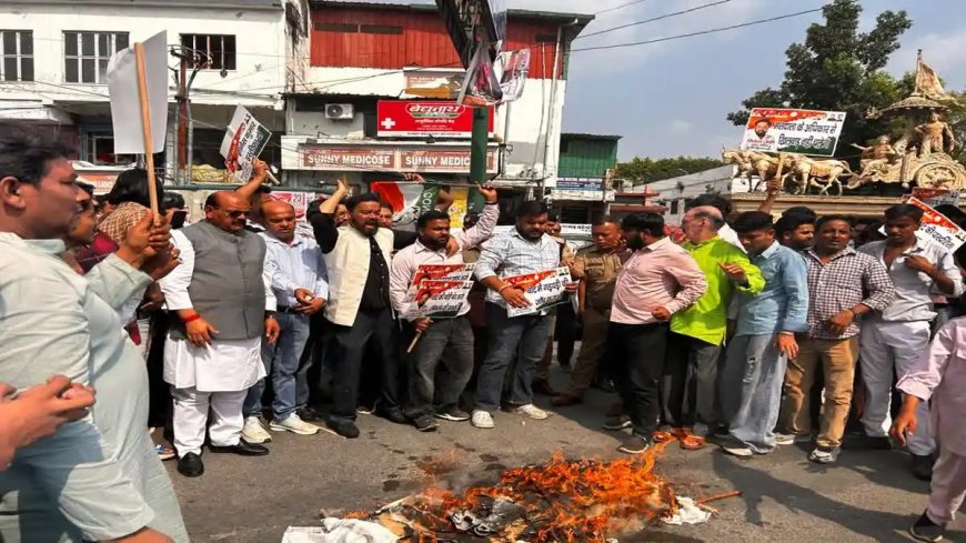 उत्तराखंड में कांग्रेस का 'वोट बचाओ, देश बचाओ' अभियान: ज्ञानेश कुमार के खिलाफ चल रही प्रतीकात्मक शव यात्रा